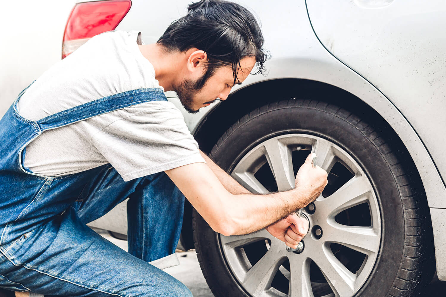 change-a-tire-on-a-rim